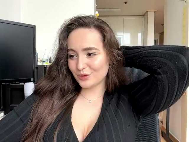  EmillyCarte chat room