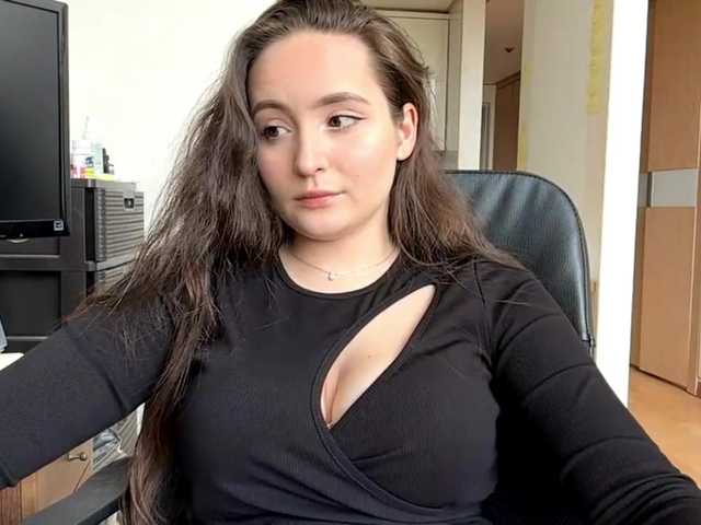  EmillyCarte chat room