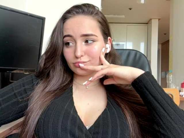 EmillyCarte live webcam show