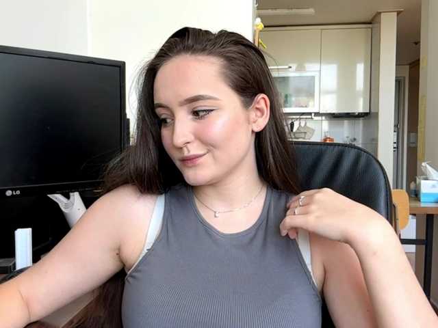  EmillyCarte chat room