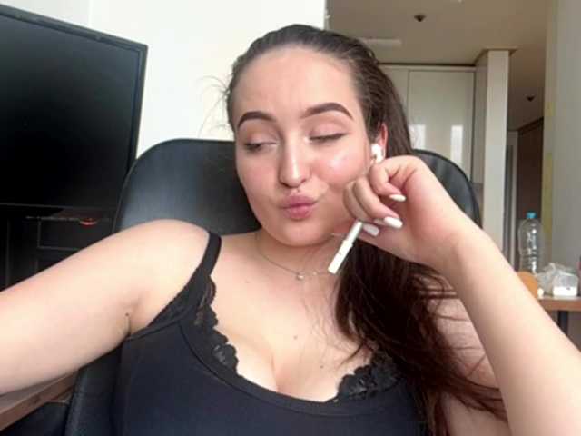 EmillyCarte live webcam show