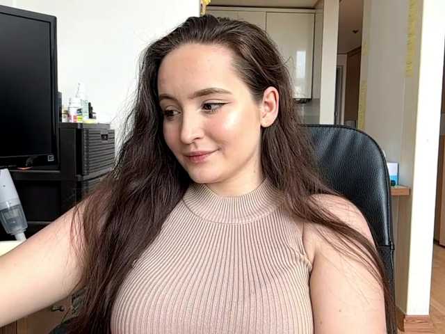  EmillyCarte chat room