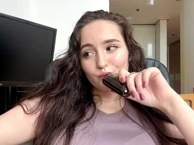 EmillyCarte live cam on BongaCams