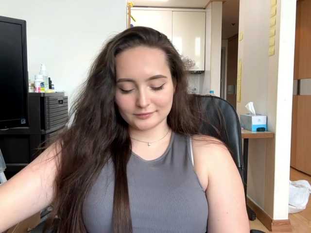  EmillyCarte chat room