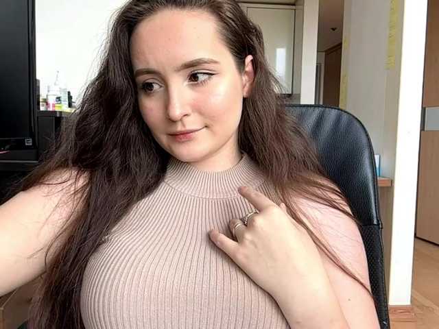  EmillyCarte chat room