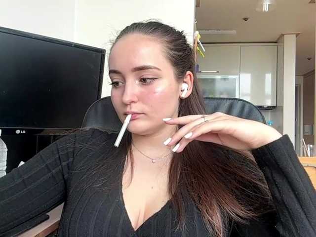 EmillyCarte live webcam show