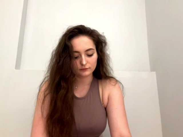  EmillyCarte chat room