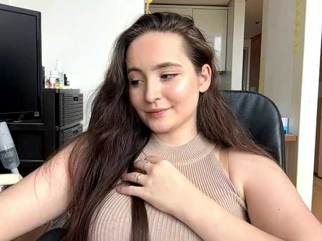  EmillyCarte chat room