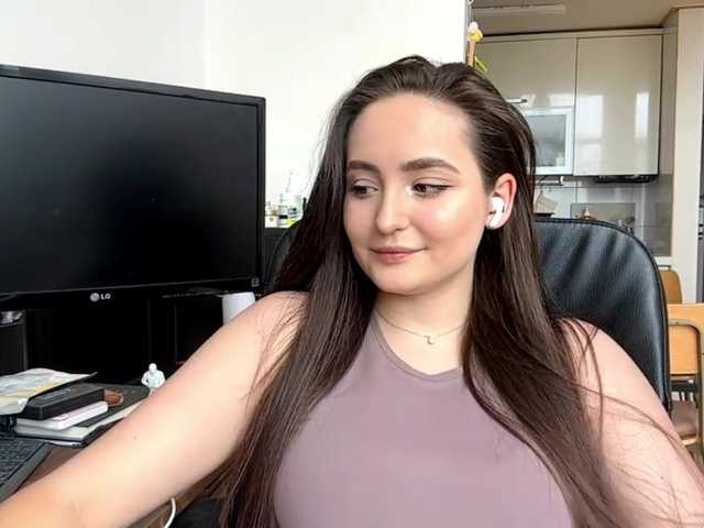  EmillyCarte chat room
