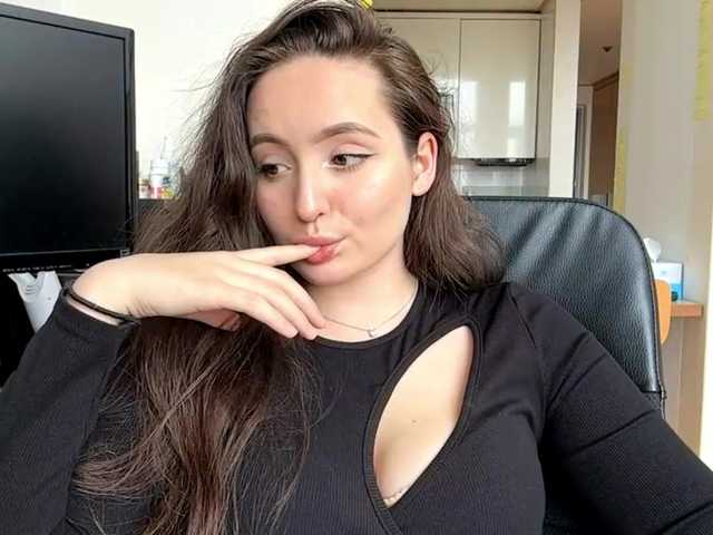  EmillyCarte chat room
