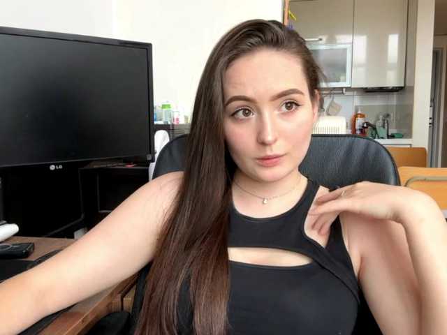  EmillyCarte chat room