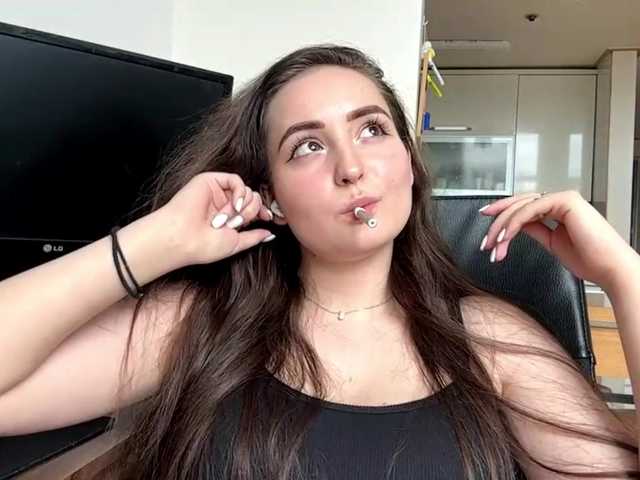 EmillyCarte live cam on BongaCams