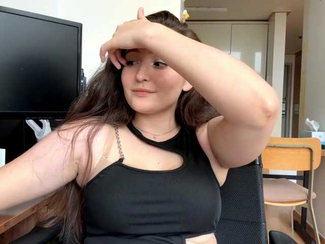  EmillyCarte chat room