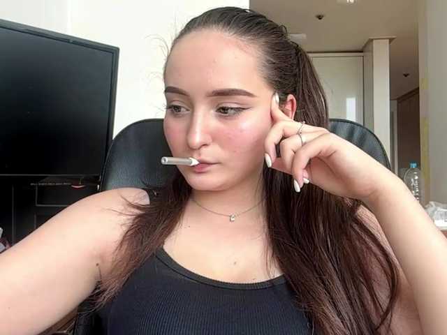 EmillyCarte live webcam show