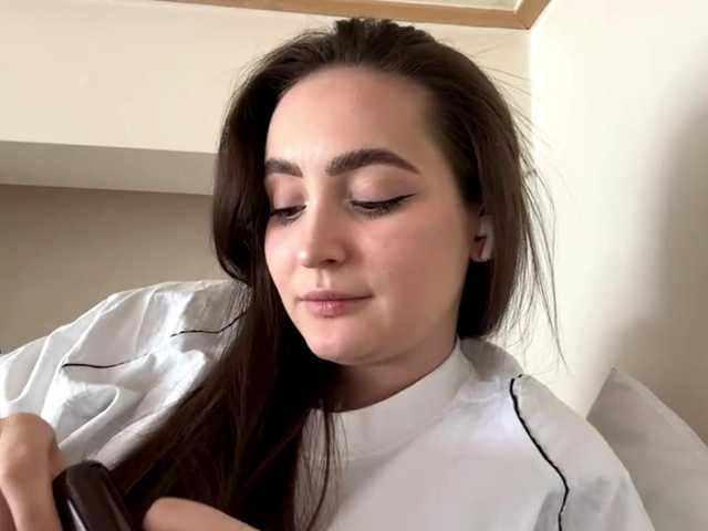  EmillyCarte chat room
