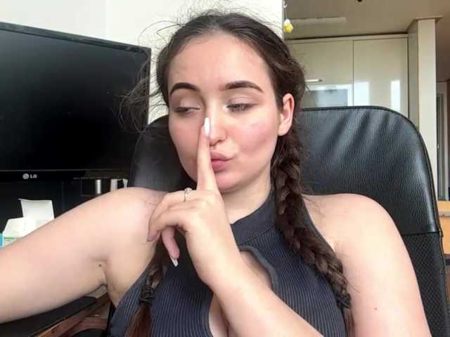 EmillyCarte live cam on BongaCams