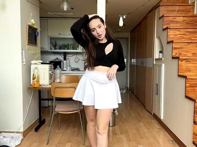  EmillyCarte chat room