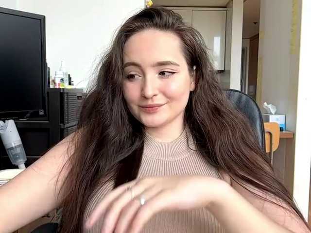  EmillyCarte chat room
