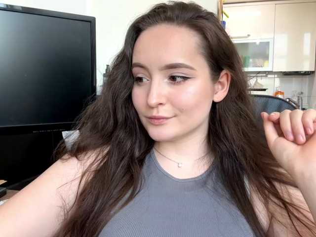  EmillyCarte chat room