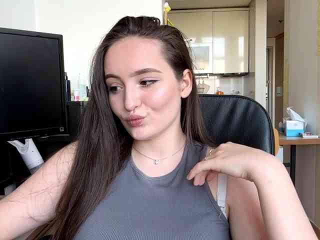 Model ini sedang live sekarang. EmillyCarte