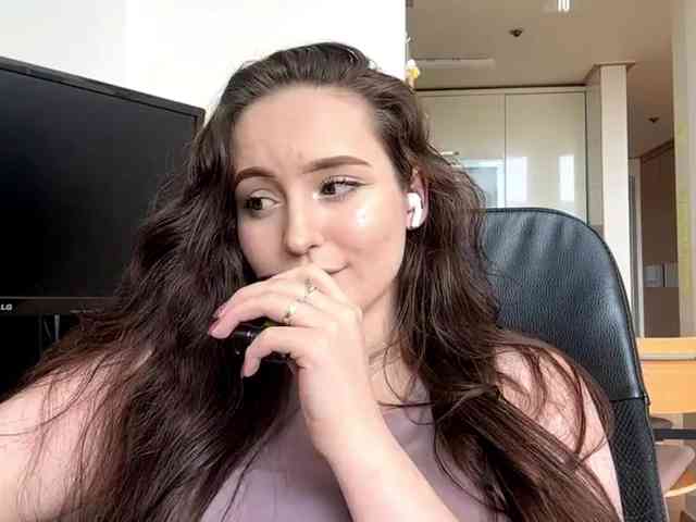 EmillyCarte webcam