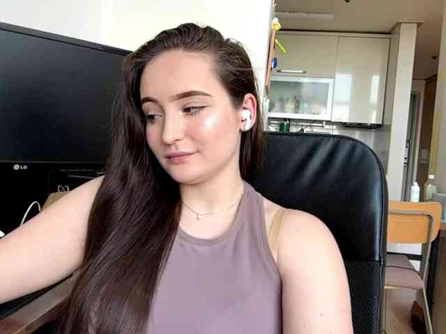 EmillyCarte webcam