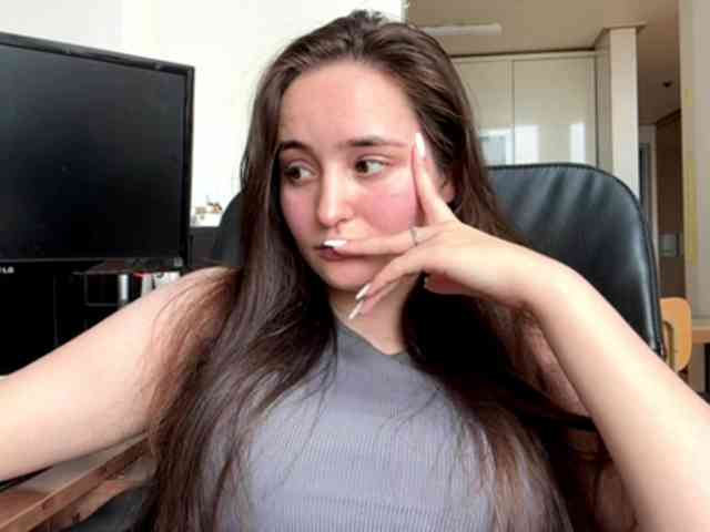 EmillyCarte webcam