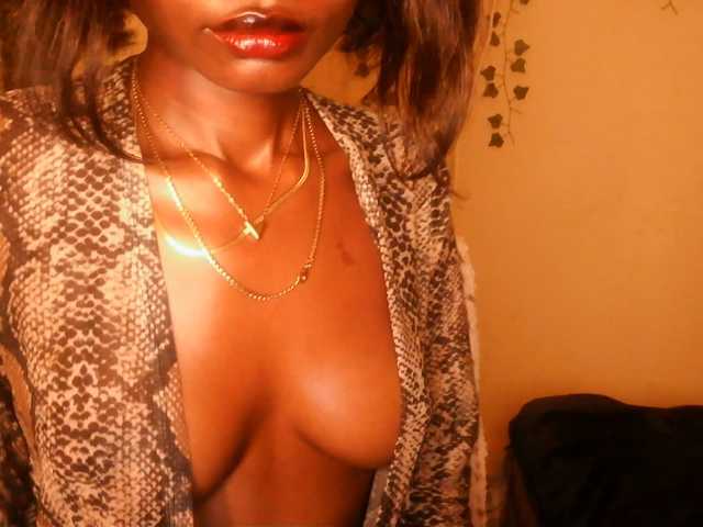 -Mirage live webcam show