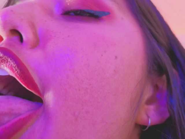 NaharaSoller live webcam show