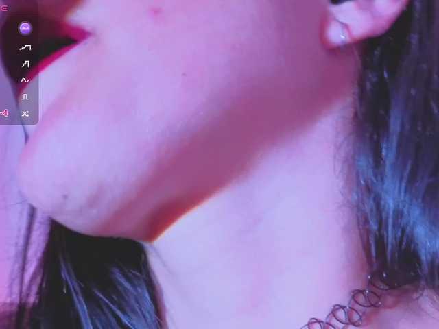 NaharaSoller live cam on BongaCams