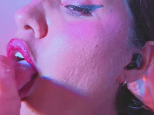 NaharaSoller live cam on BongaCams