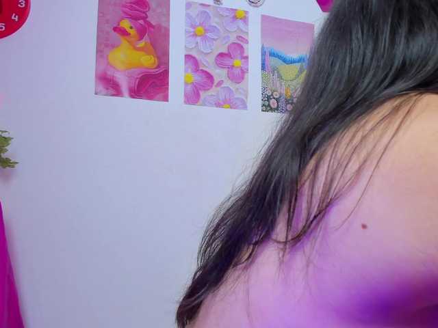 le modèle NaharaSoller est en webcam porno dans un show sur le site bongacams, il possède les tags suivants: Latino/Hispanic,Brunette,Trimmed