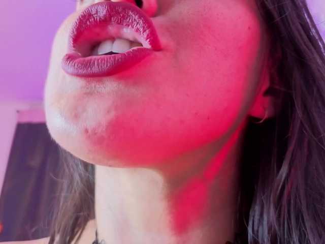 NaharaSoller live cam on BongaCams