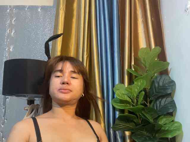QueenSera Live Webcam on BongaCams