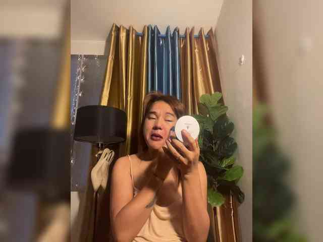 QueenSera Live Webcam on BongaCams