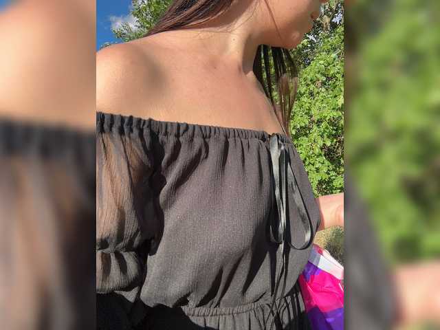 Viv-12 live cam on BongaCams