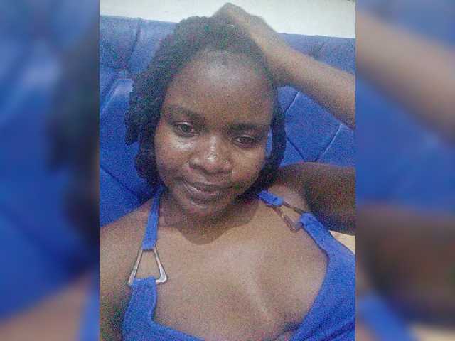 Chat with PearlAlis live cam