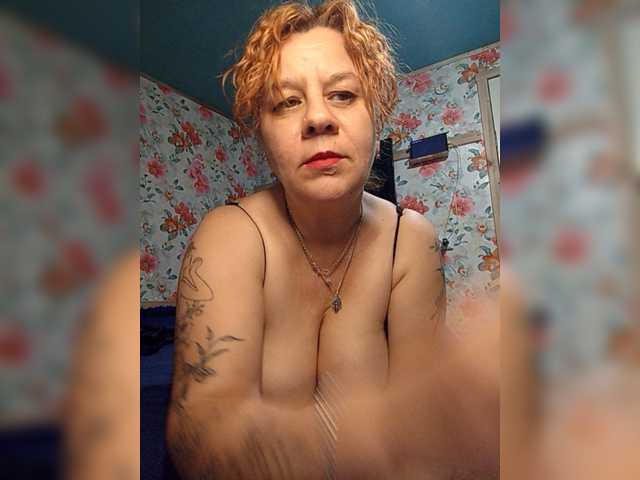 Private-LLIoy live cam preview
