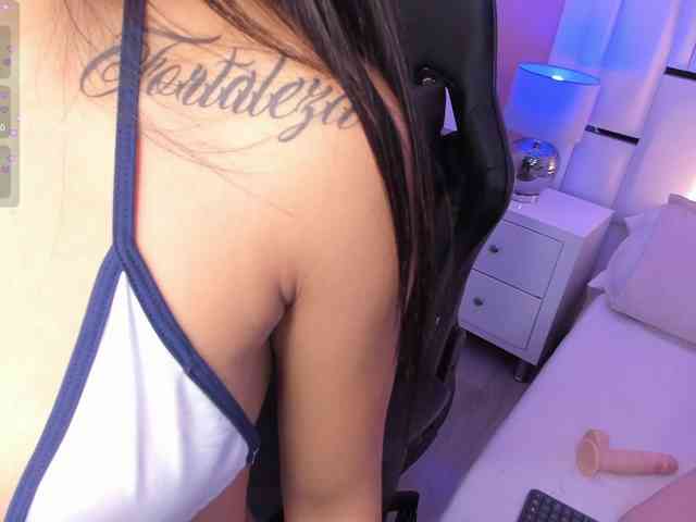 EsmeraldaFox webcam