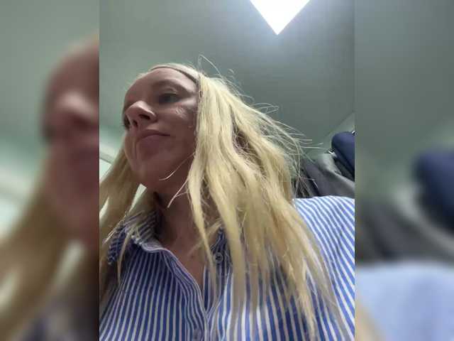 Sara6969 — live female cam
