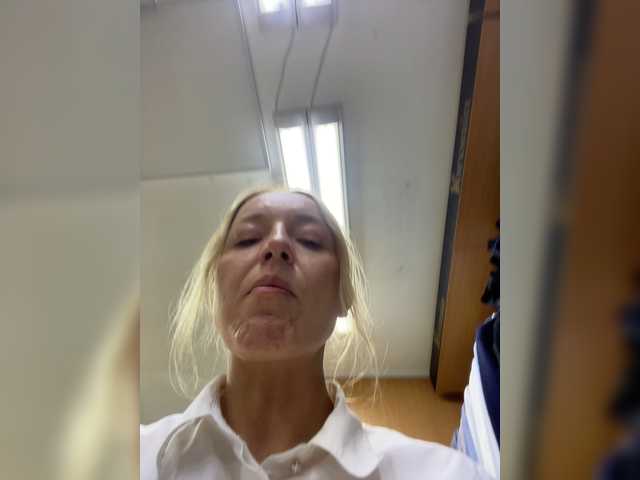 Sara6969 Live Cam on BongaCams