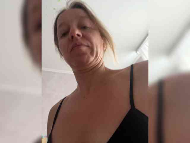 Sara6969 Live Webcam on BongaCams