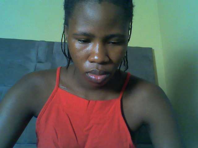le modèle Cuteebony16 est en webcam porno dans un show sur le site bongacams, il possède les tags suivants: Ebony,Brunette,Trimmed