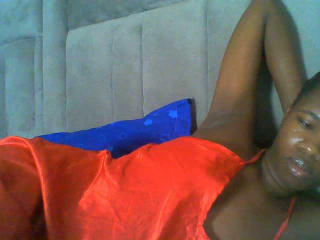 le modèle Cuteebony16 est en webcam porno dans un show sur le site bongacams, il possède les tags suivants: Ebony,Brunette,Trimmed