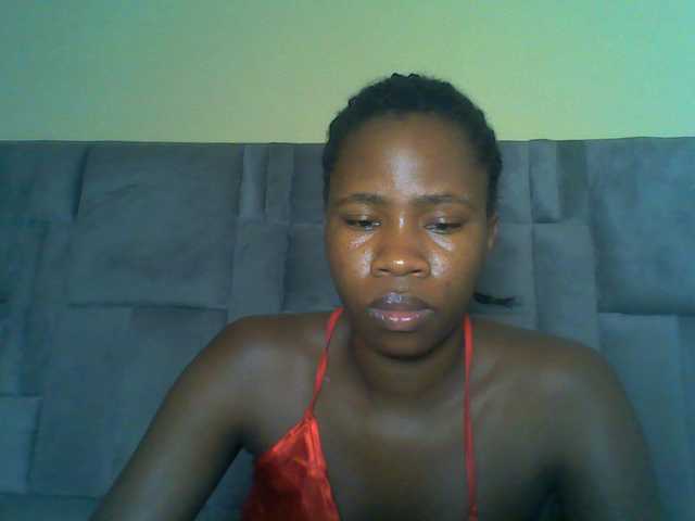 le modèle Cuteebony16 est en webcam porno dans un show sur le site bongacams, il possède les tags suivants: Ebony,Brunette,Trimmed