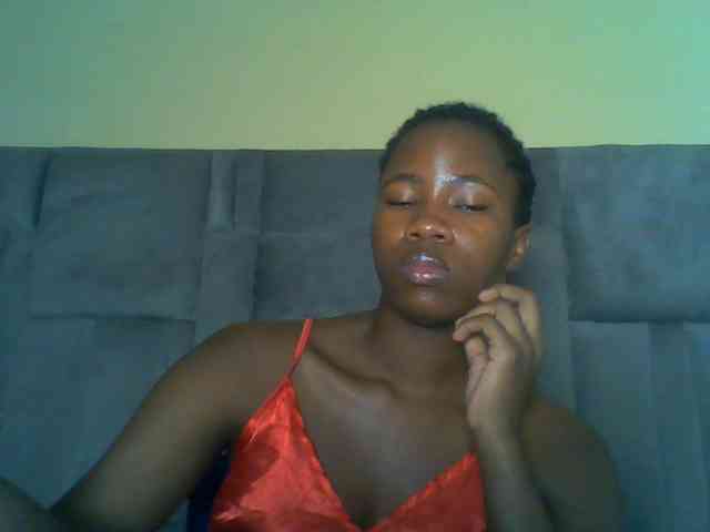 Cuteebony16 webcam