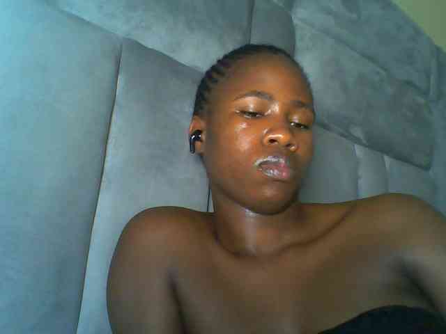 Cuteebony16 webcam