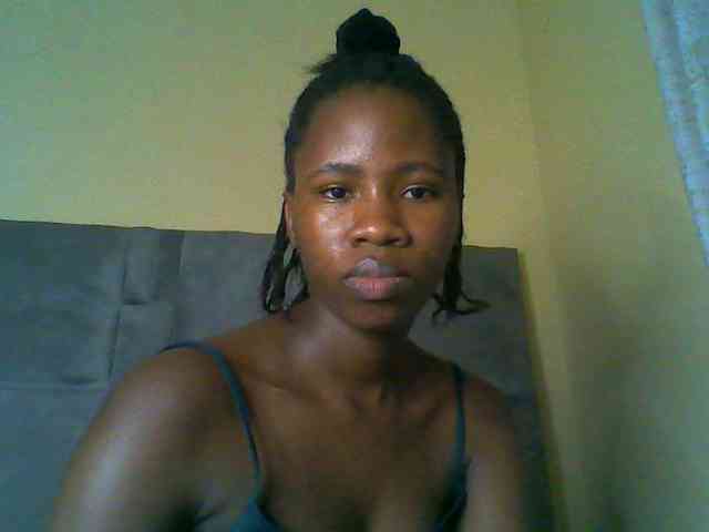 Cuteebony16 Live Webcam on BongaCams