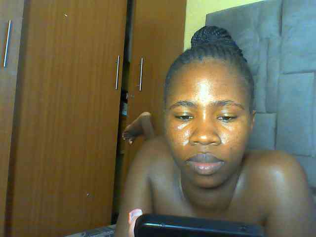 Cuteebony16 webcam