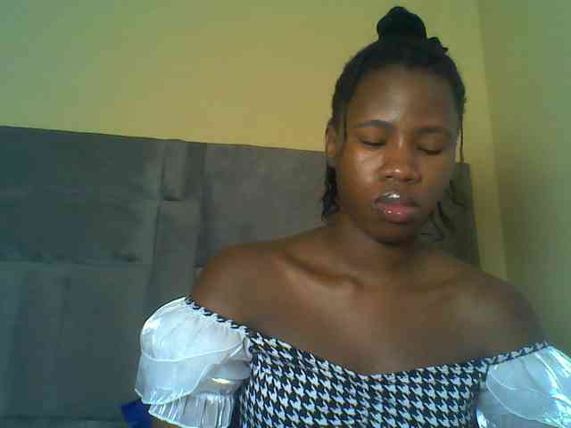 Cuteebony16 webcam